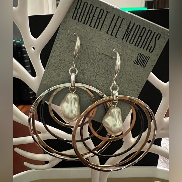 Robert Lee Morris dangling earrings - Picture 3 of 4